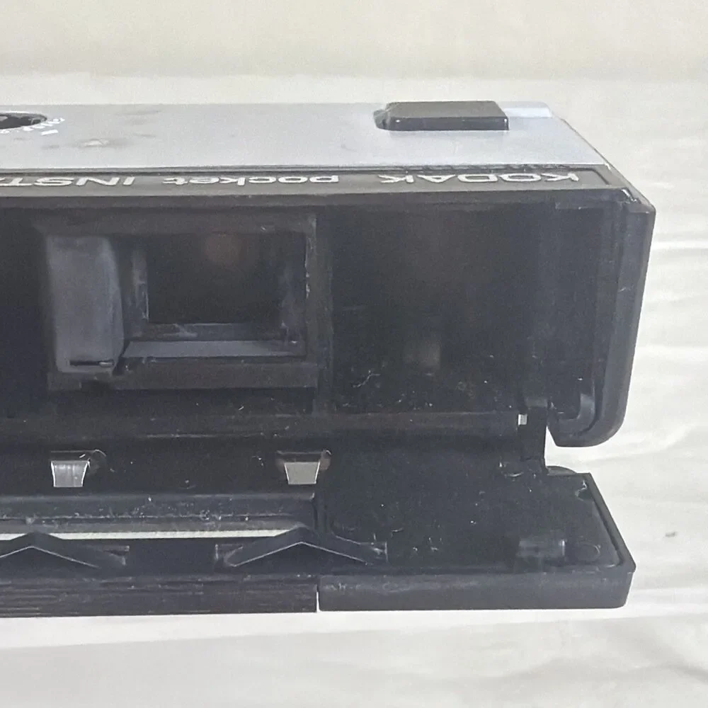 Vintage Kodak Pocket Instamatic 10 Camera 110 Film Magicube Untested